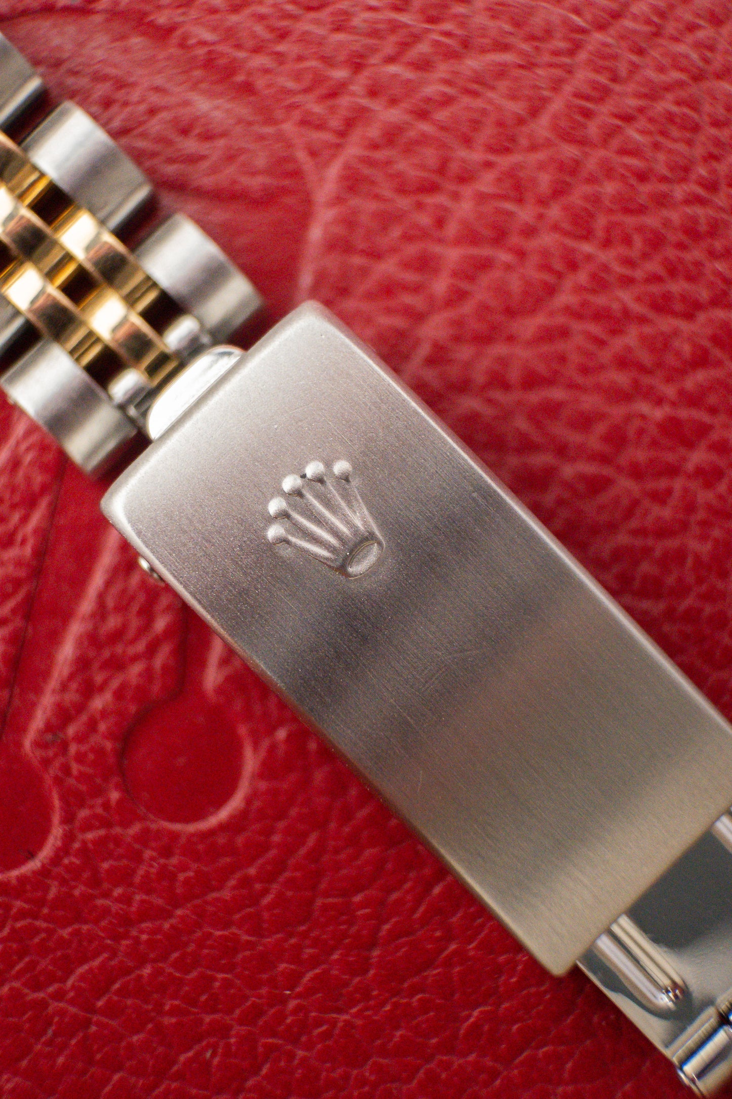 Rolex Oyster Perpetual Date 26 | Jubilee Bracelet | Fluted Bezel | 18K Gold | Lady Datejust | Ref. 6917