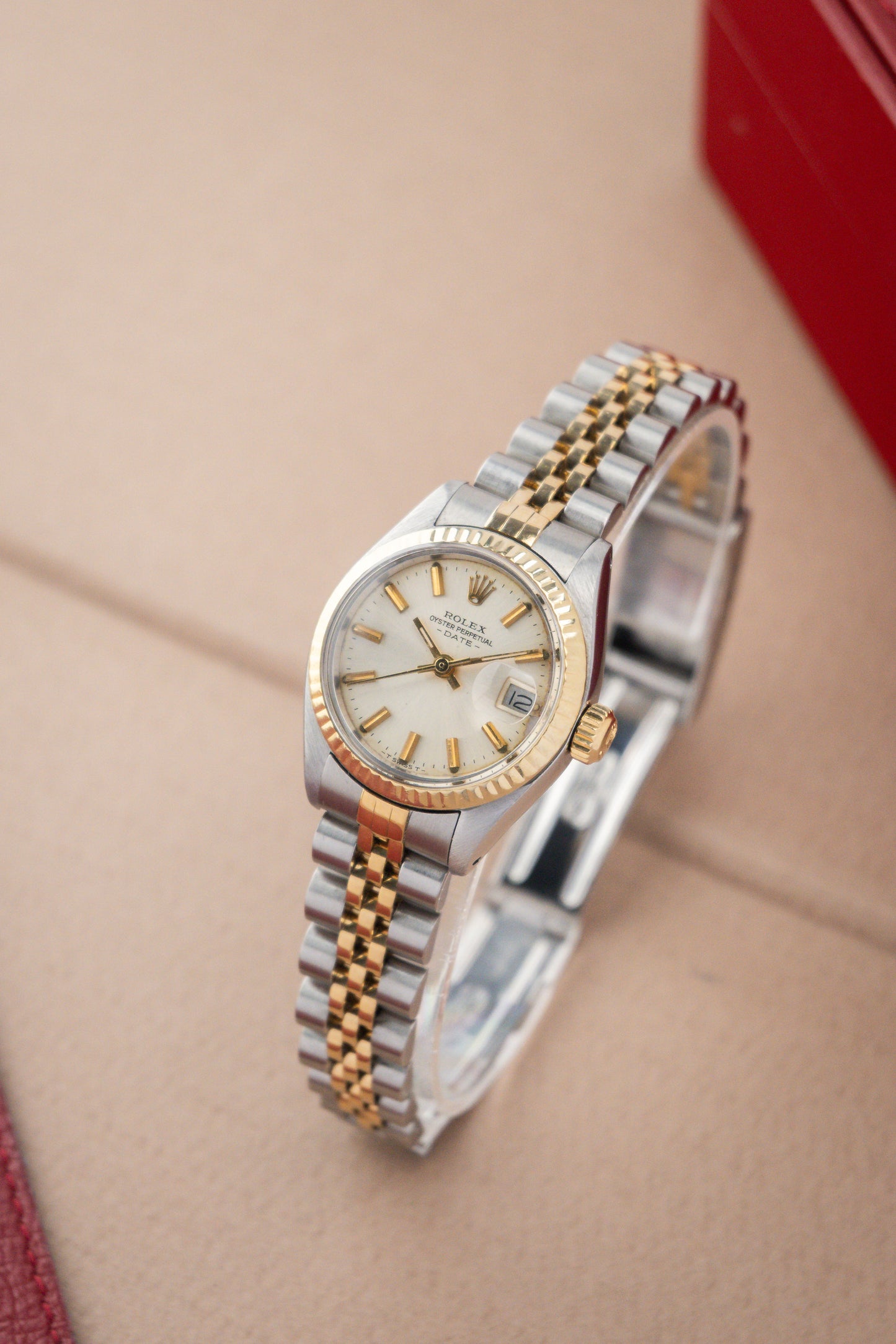 Rolex Oyster Perpetual Date 26 | Jubilee Bracelet | Fluted Bezel | 18K Gold | Lady Datejust | Ref. 6917