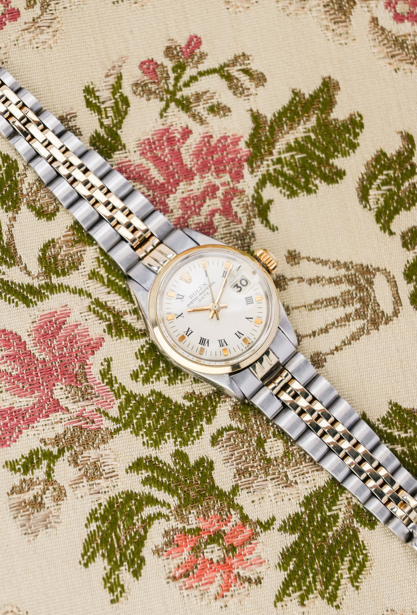 Rolex Oyster Perpetual Date 26 ref. 6516 | Roman Dial | Smooth Bezel | Jubilee Bracelet