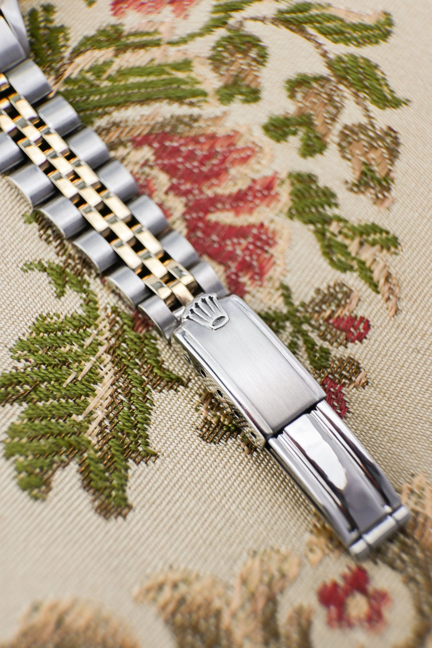 Rolex Oyster Perpetual Date 26 ref. 6516 | Roman Dial | Smooth Bezel | Jubilee Bracelet