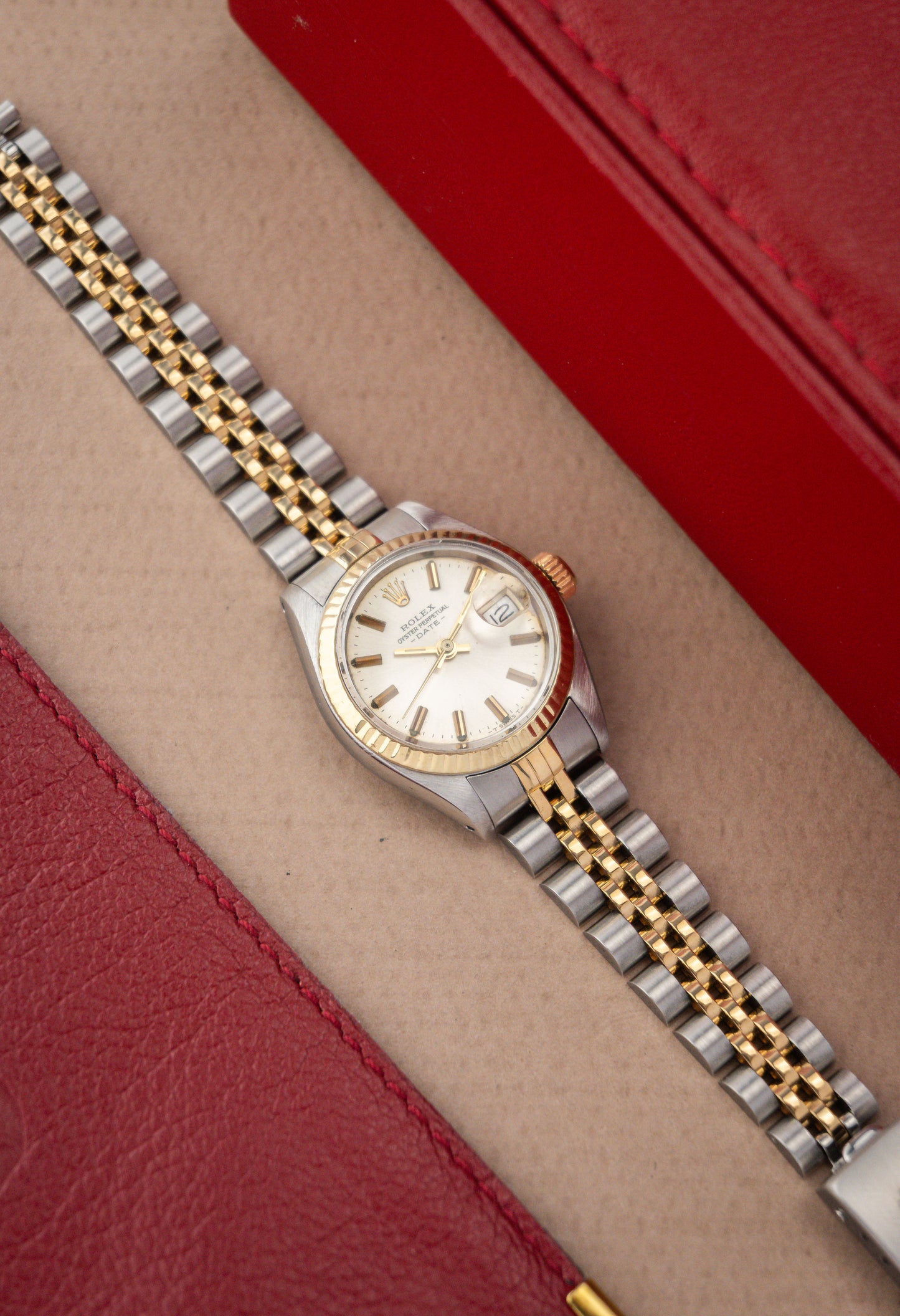 Rolex Oyster Perpetual Date 26 | Jubilee Bracelet | Fluted Bezel | 18K Gold | Lady Datejust | Ref. 6917