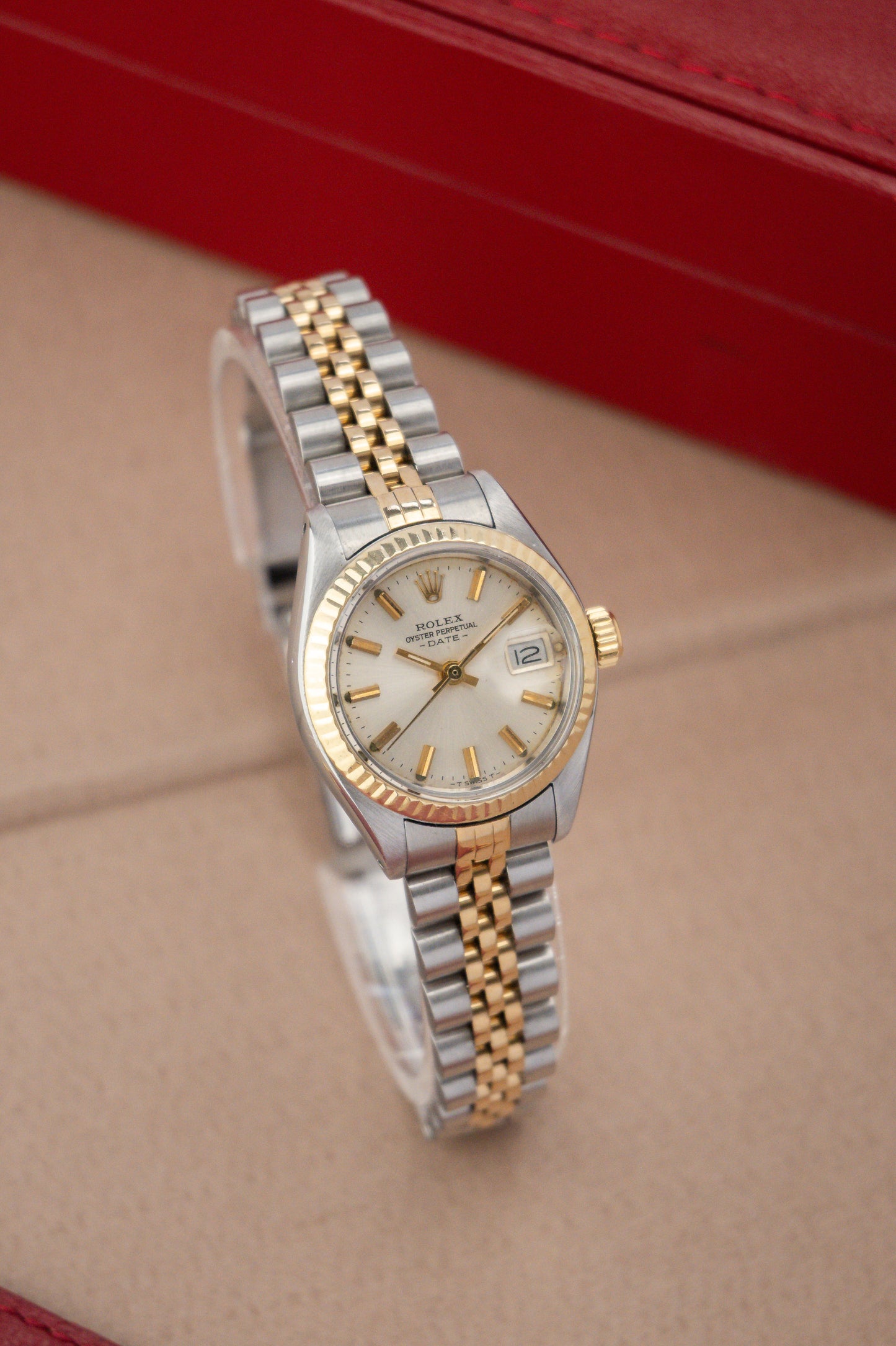 Rolex Oyster Perpetual Date 26 | Jubilee Bracelet | Fluted Bezel | 18K Gold | Lady Datejust | Ref. 6917