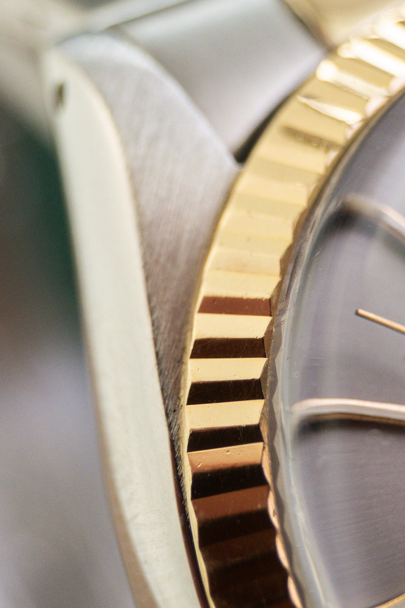 Rolex Oyster Perpetual Date 34 Ref. 1500 | 18K Gold | Fluted Bezel | Automatic