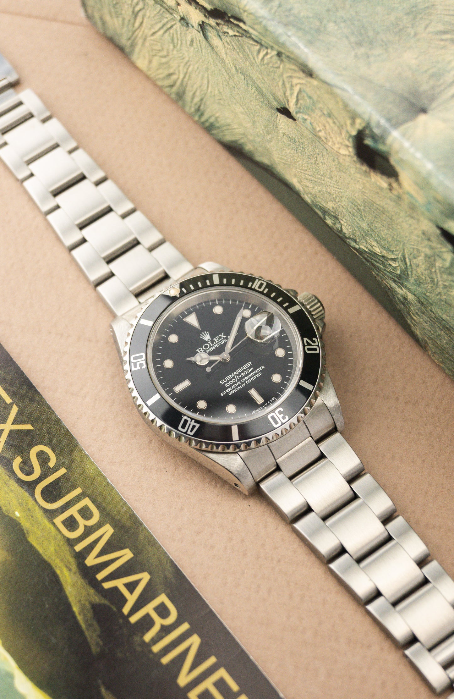 Rolex Submariner 40 | Ref. 16610 | Date | Black Gloss Dial | Sharp Condition