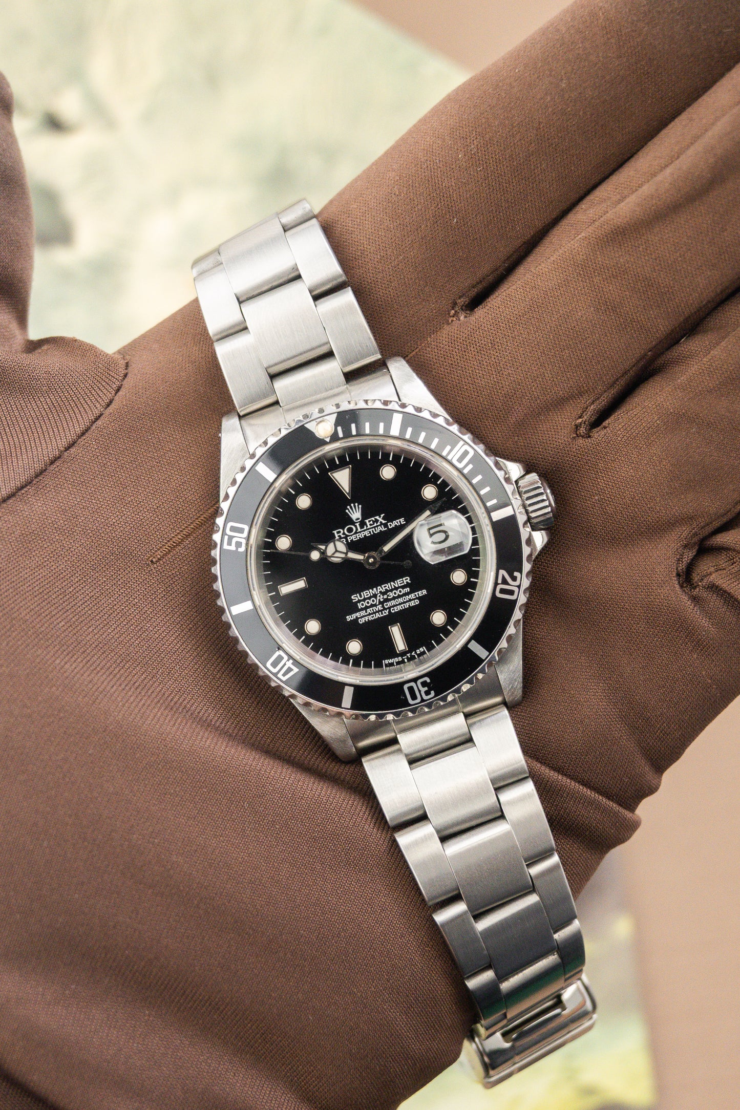 Rolex Submariner 40 | Ref. 16610 | Date | Black Gloss Dial | Sharp Condition