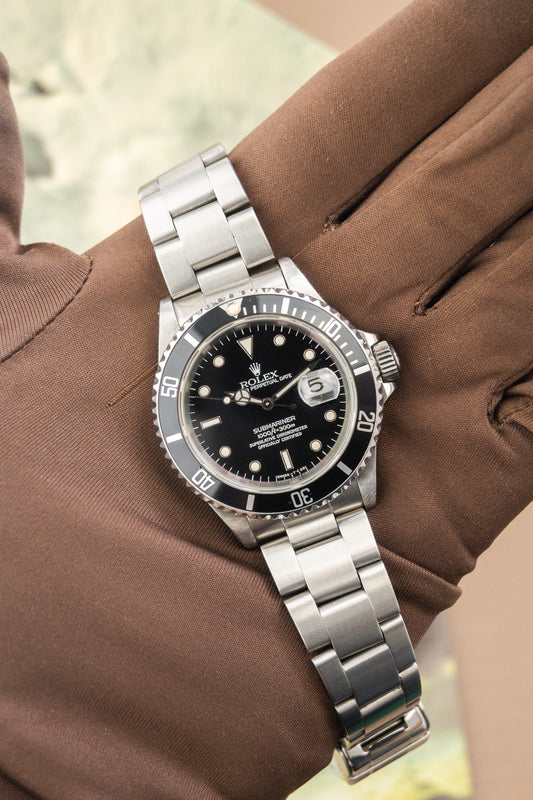 Rolex Submariner 40 | Ref. 16610 | Date | Black Gloss Dial | Sharp Condition