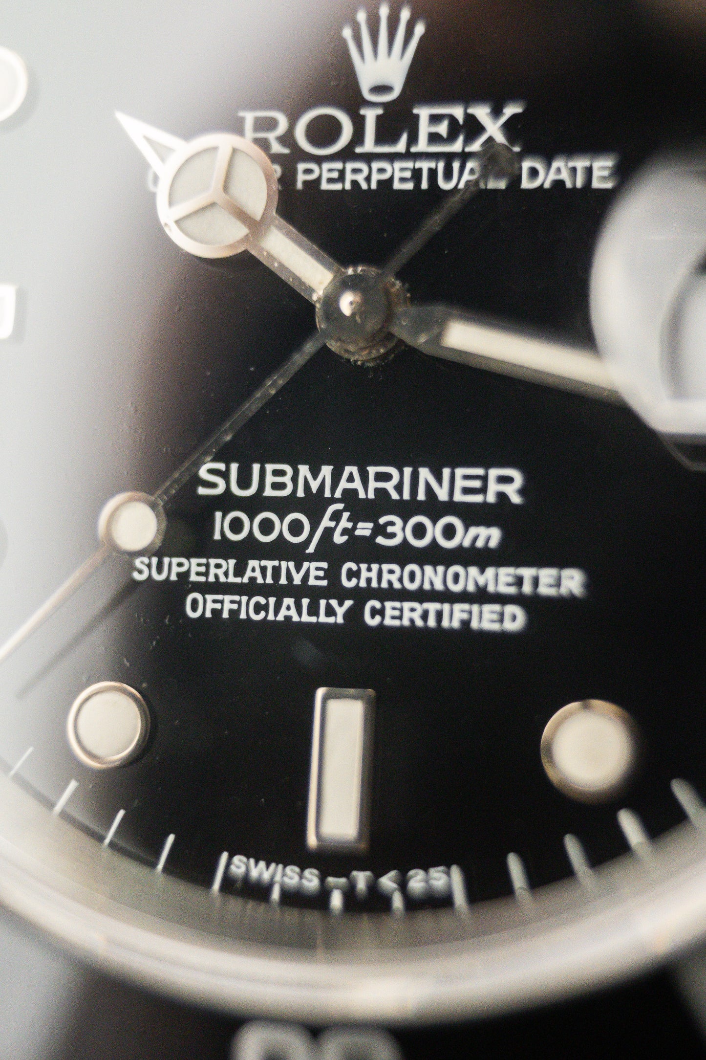 Rolex Submariner 40 | Ref. 16610 | Date | Black Gloss Dial | Sharp Condition