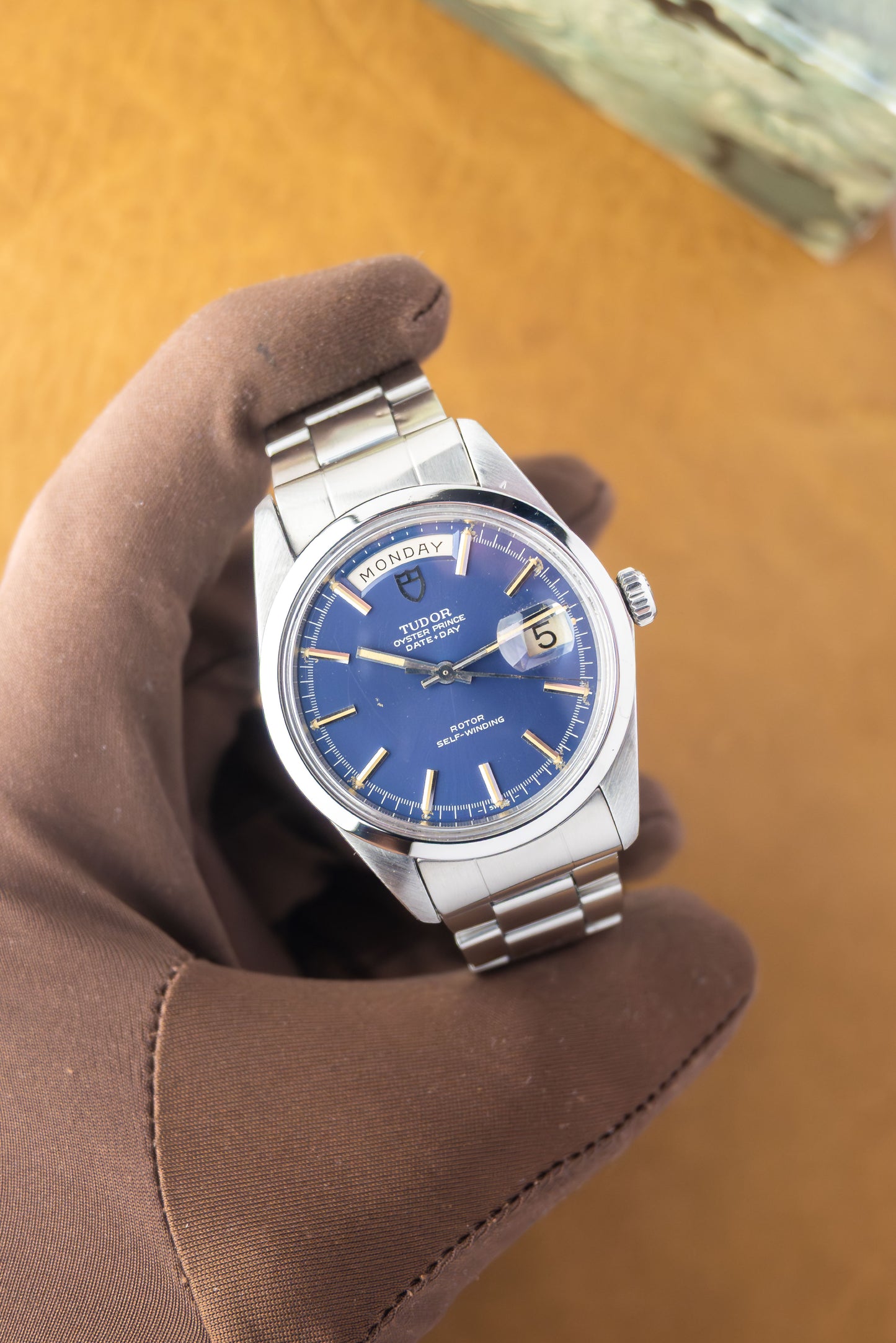 Tudor Date Day 38 'Jumbo' Ref. 7017 | Blue Dial | Rolex Oyster Bracelet | Smooth Bezel | 1969