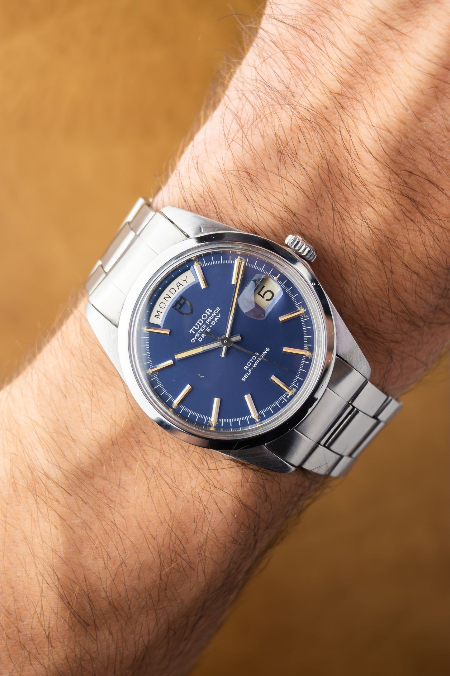 Tudor Date Day 38 'Jumbo' Ref. 7017 | Blue Dial | Rolex Oyster Bracelet | Smooth Bezel | 1969