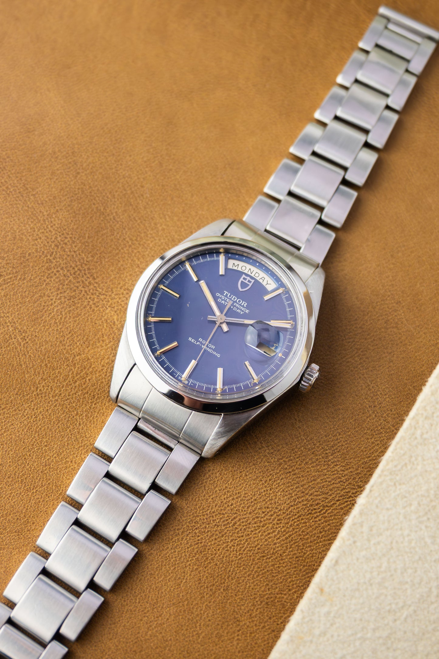 Tudor Date Day 38 'Jumbo' Ref. 7017 | Blue Dial | Rolex Oyster Bracelet | Smooth Bezel | 1969