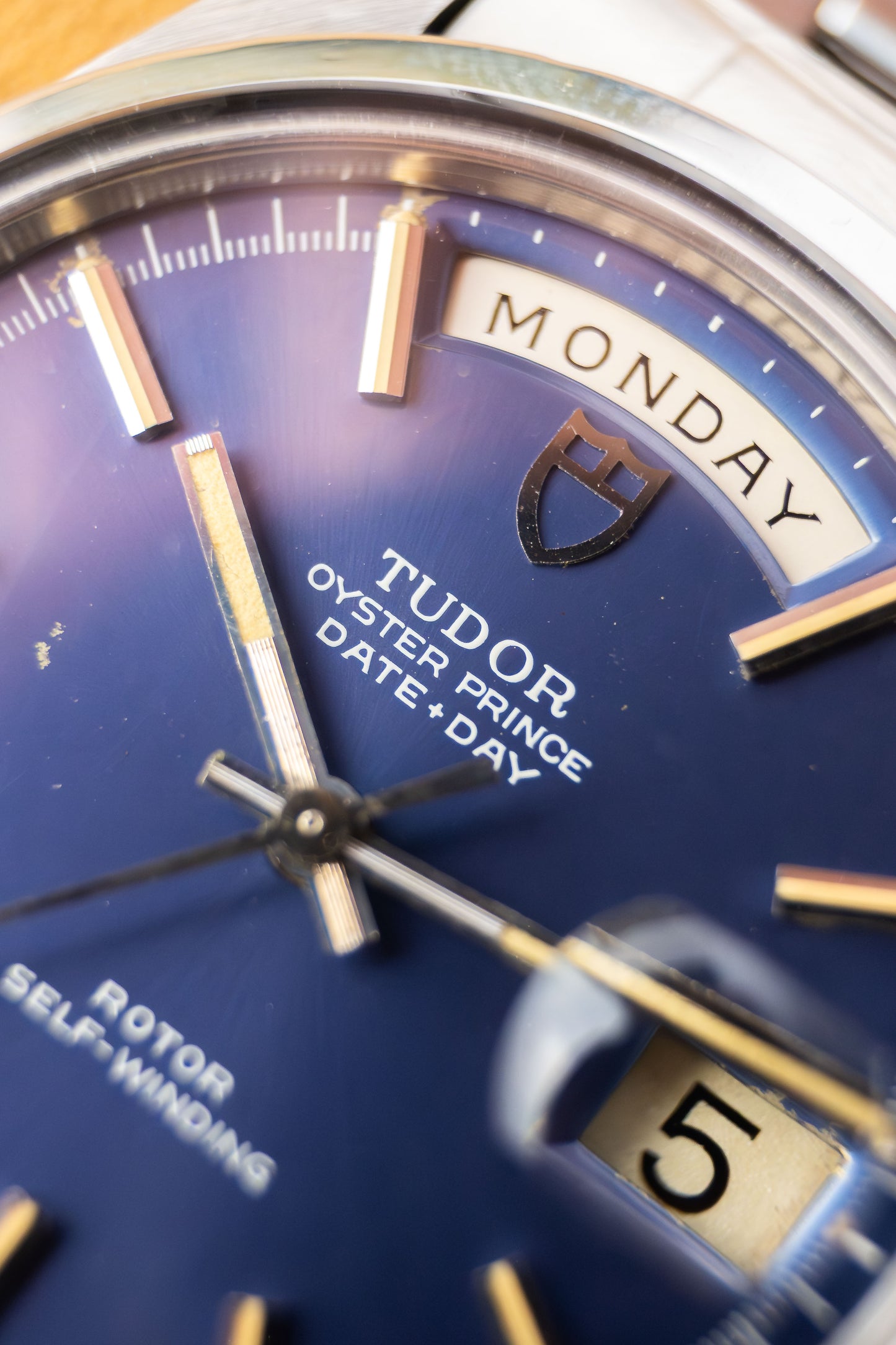 Tudor Date Day 38 'Jumbo' Ref. 7017 | Blue Dial | Rolex Oyster Bracelet | Smooth Bezel | 1969