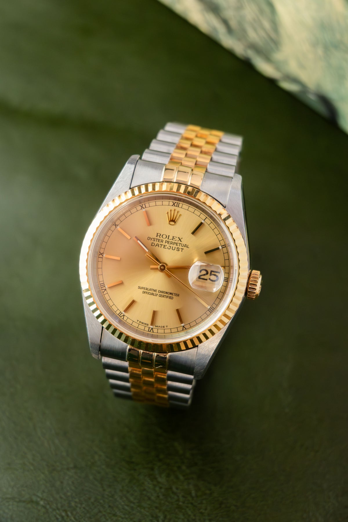 Rolex Datejust 36 Ref.16233 | Jubilee Bracelet | Fluted Bezel | 1996 | Gold Dial | Caliber 3035 | Unpolished