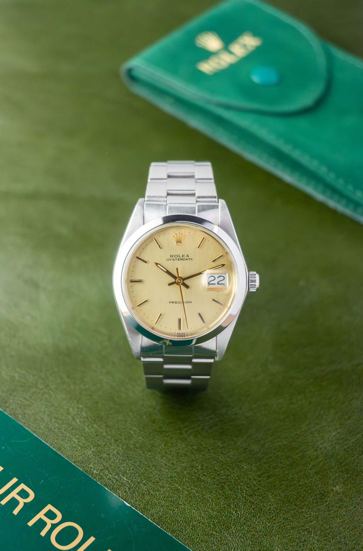 Rolex Oysterdate 34 Ref.6694 | Oyster Bracelet | Smooth Bezel | 1971 | Gold Dial | Caliber 1210