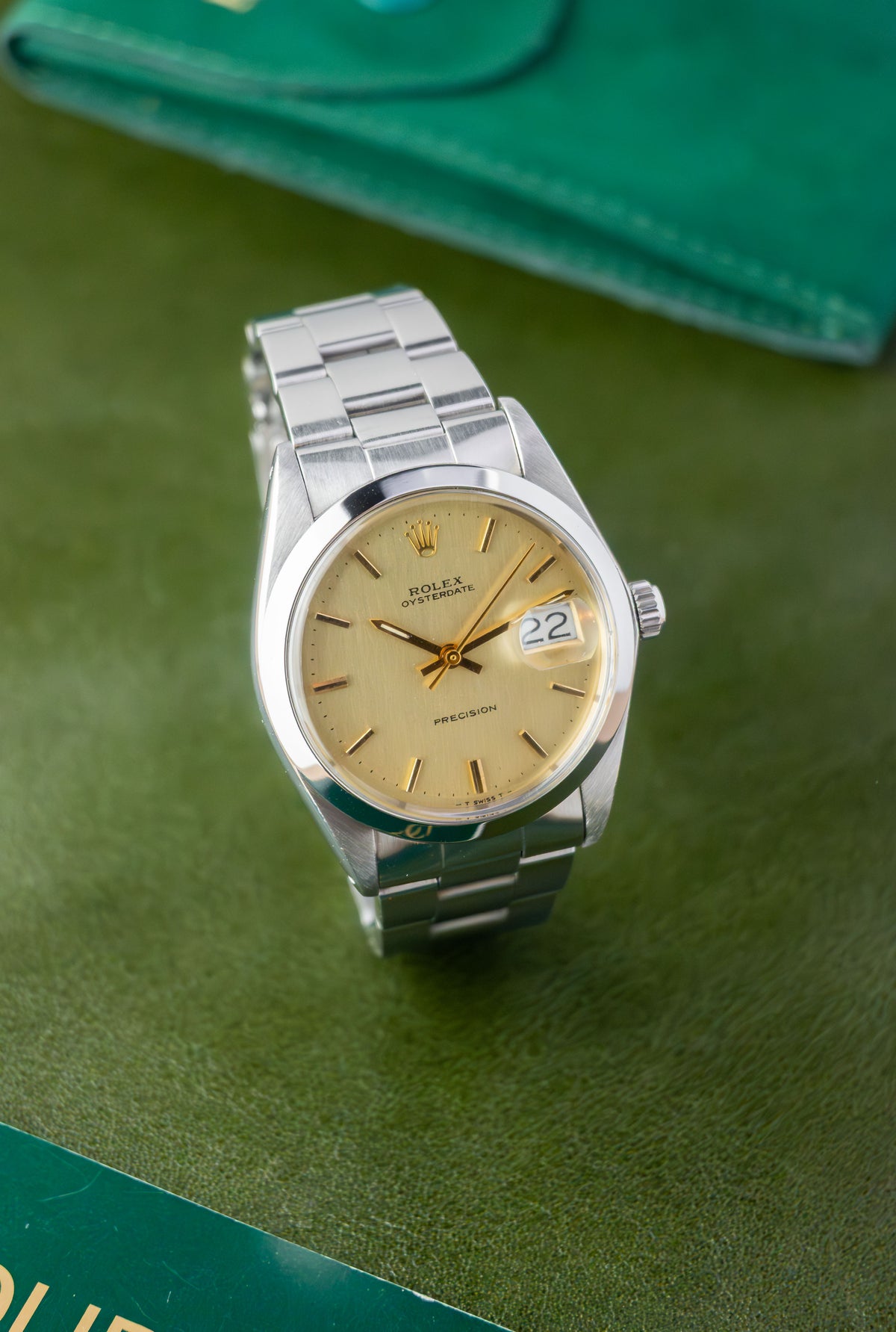 Rolex Oysterdate 34 Ref.6694 | Oyster Bracelet | Smooth Bezel | 1971 | Gold Dial | Caliber 1210