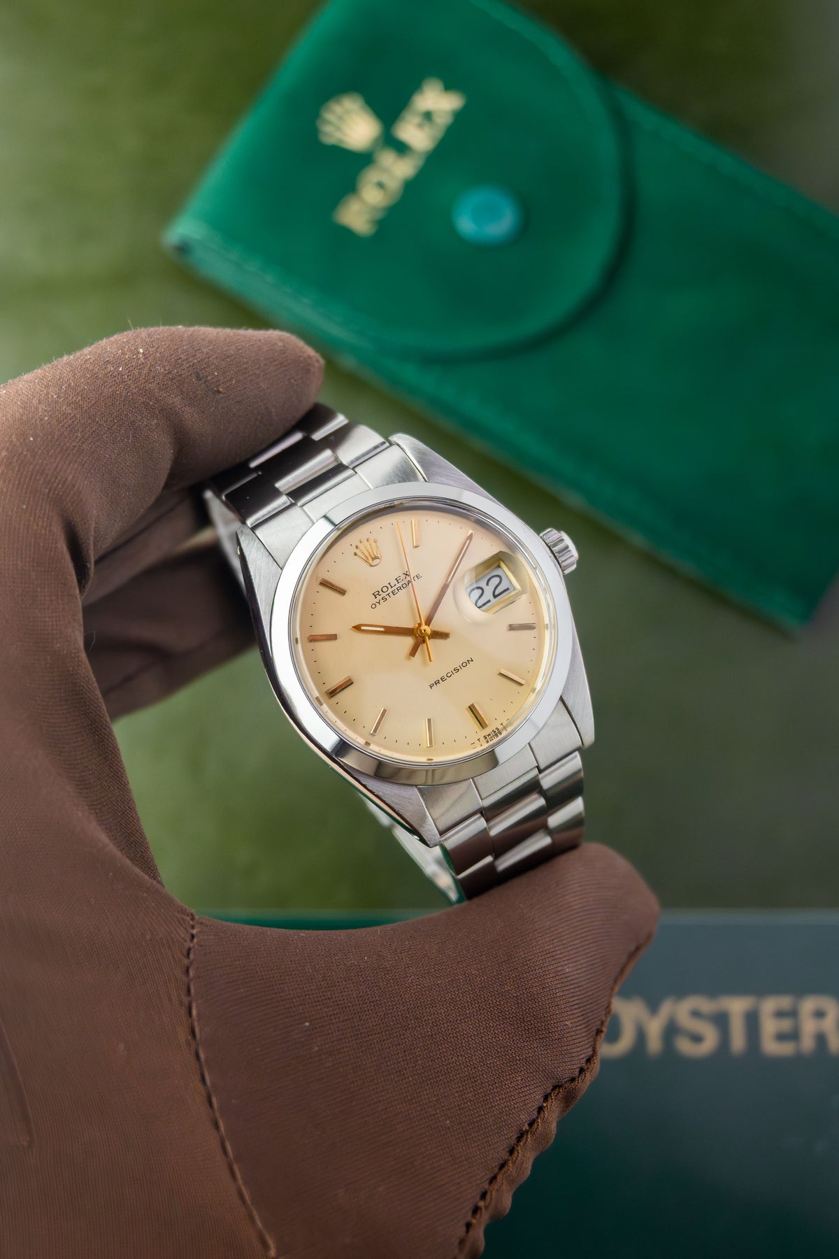 Rolex Oysterdate 34 Ref.6694 | Oyster Bracelet | Smooth Bezel | 1971 | Gold Dial | Caliber 1210