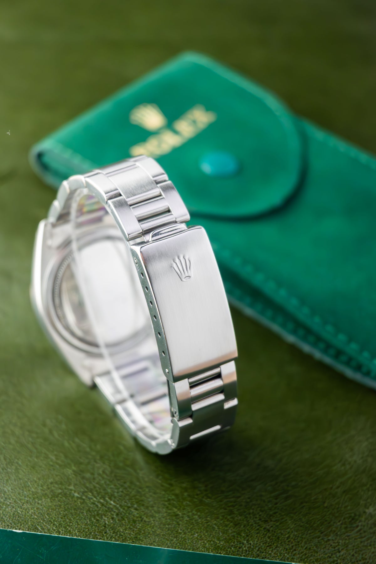 Rolex Oysterdate 34 Ref.6694 | Oyster Bracelet | Smooth Bezel | 1971 | Gold Dial | Caliber 1210
