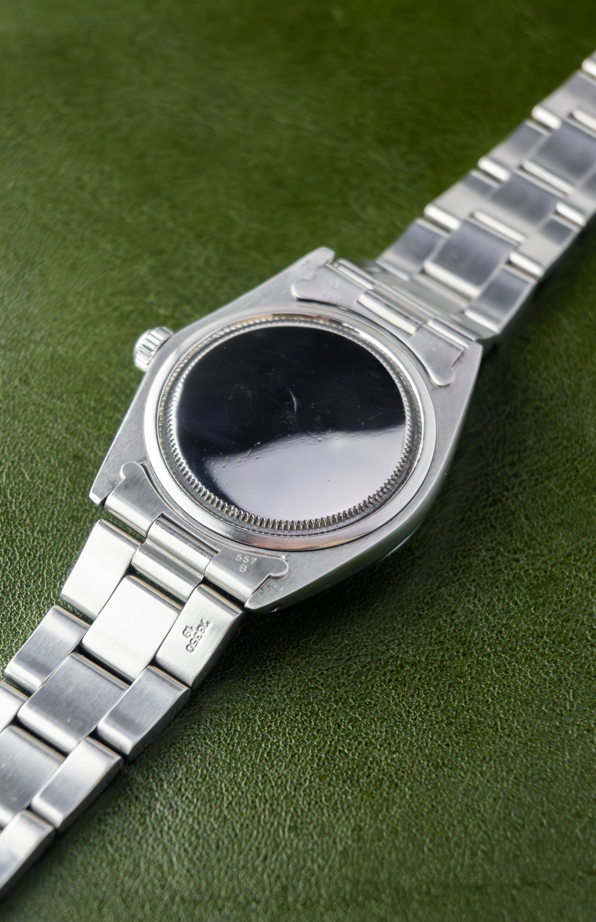 Rolex Oysterdate 34 Ref.6694 | Oyster Bracelet | Smooth Bezel | 1971 | Gold Dial | Caliber 1210
