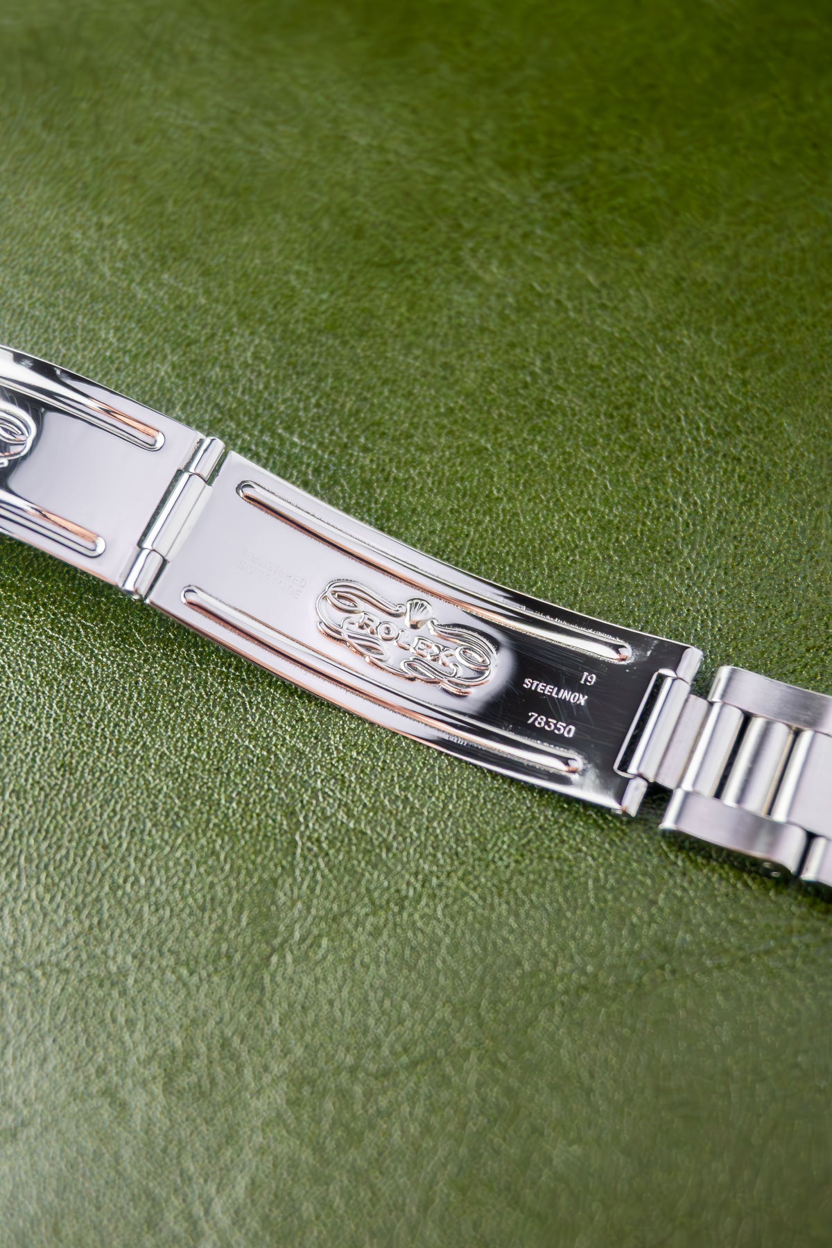 Rolex Oysterdate 34 Ref.6694 | Oyster Bracelet | Smooth Bezel | 1971 | Gold Dial | Caliber 1210