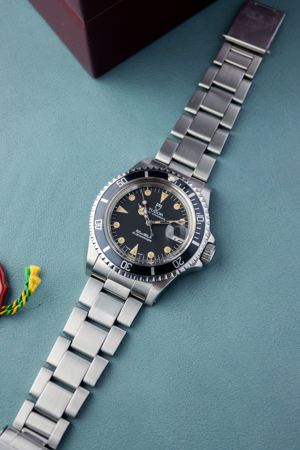 Tudor Submariner 40 Ref.79090 | Oyster Bracelet | 1992 | Black Dial | Patina Hour Marks | Caliber ETA 2824-2