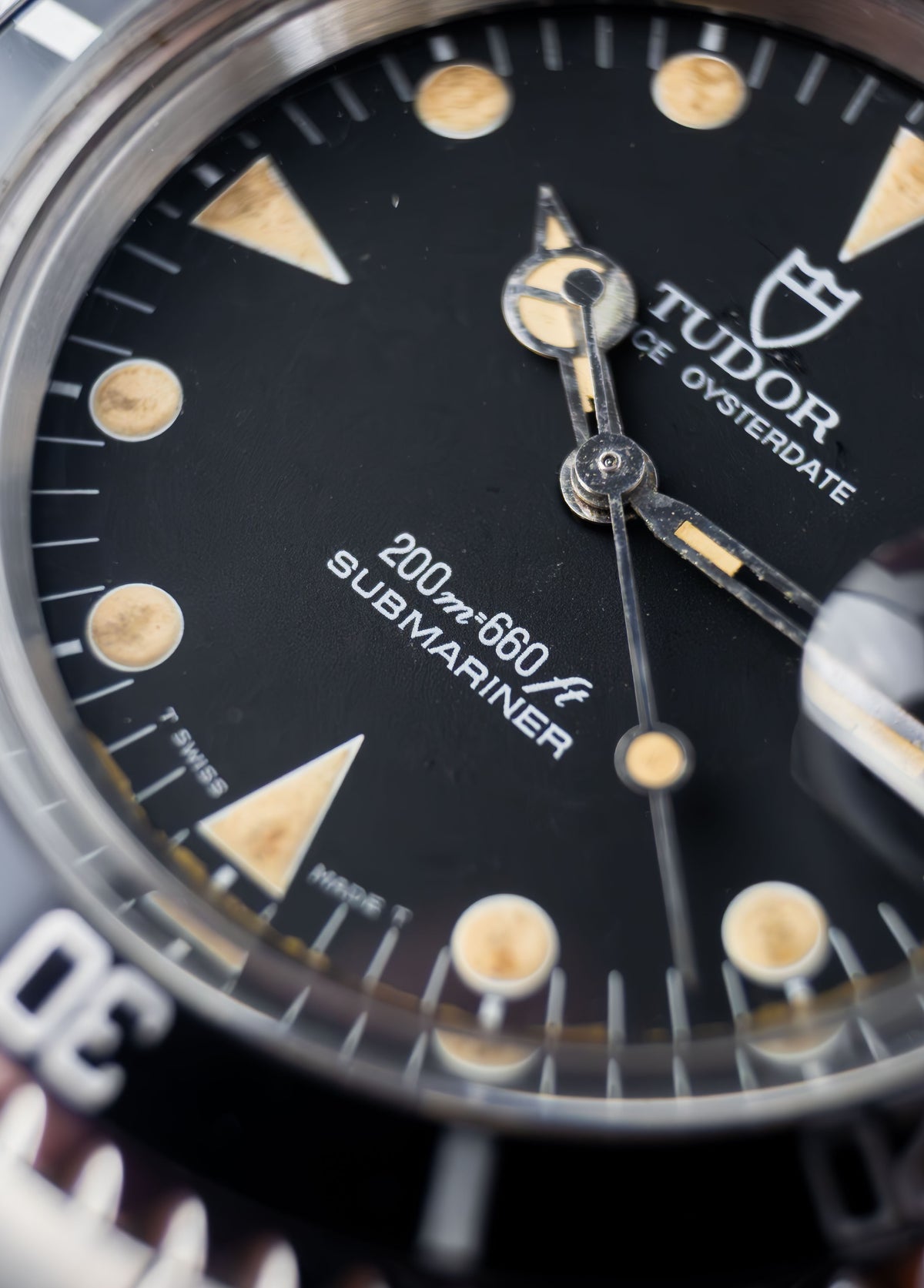 Tudor Submariner 40 Ref.79090 | Oyster Bracelet | 1992 | Black Dial | Patina Hour Marks | Caliber ETA 2824-2