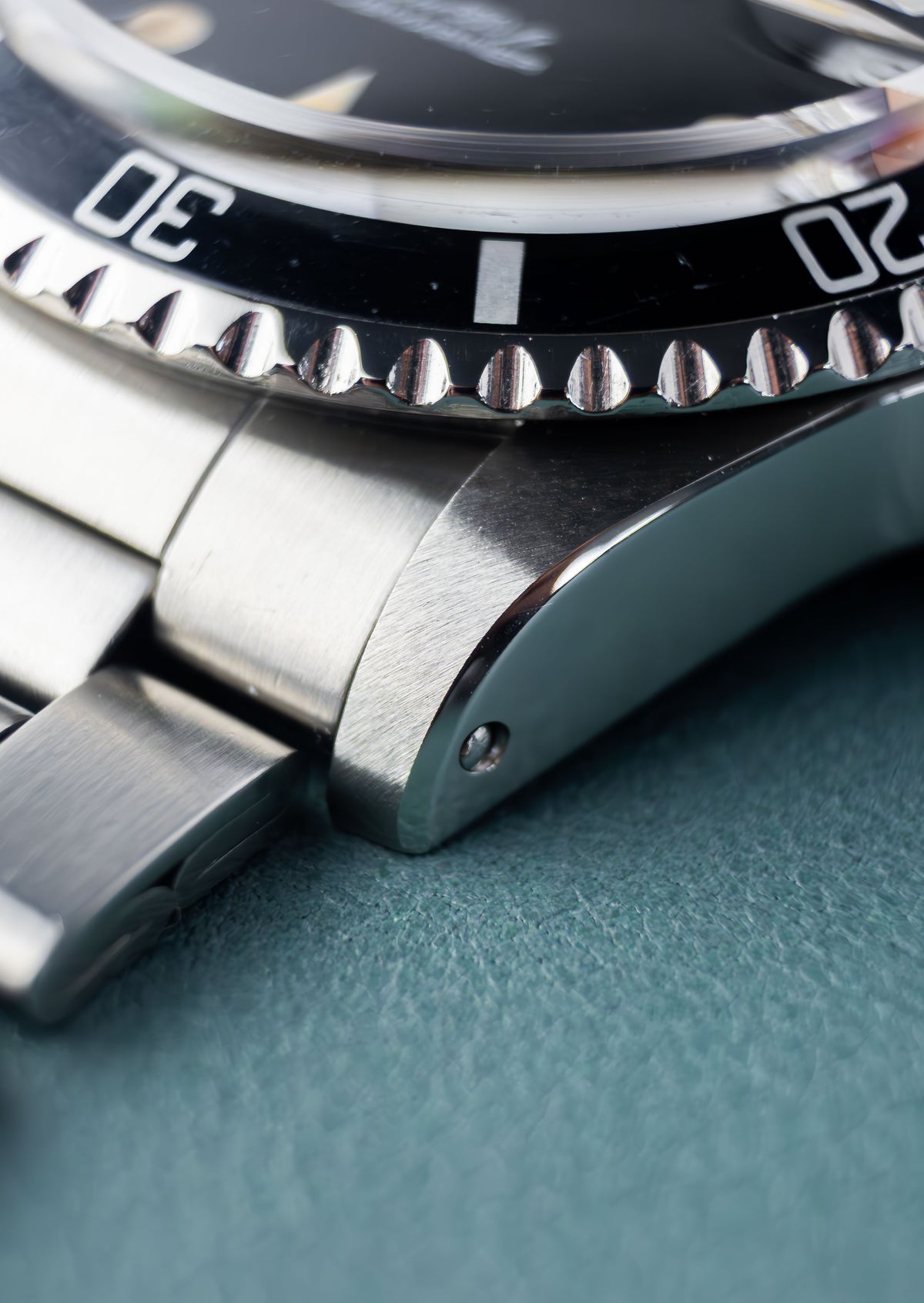 Tudor Submariner 40 Ref.79090 | Oyster Bracelet | 1992 | Black Dial | Patina Hour Marks | Caliber ETA 2824-2