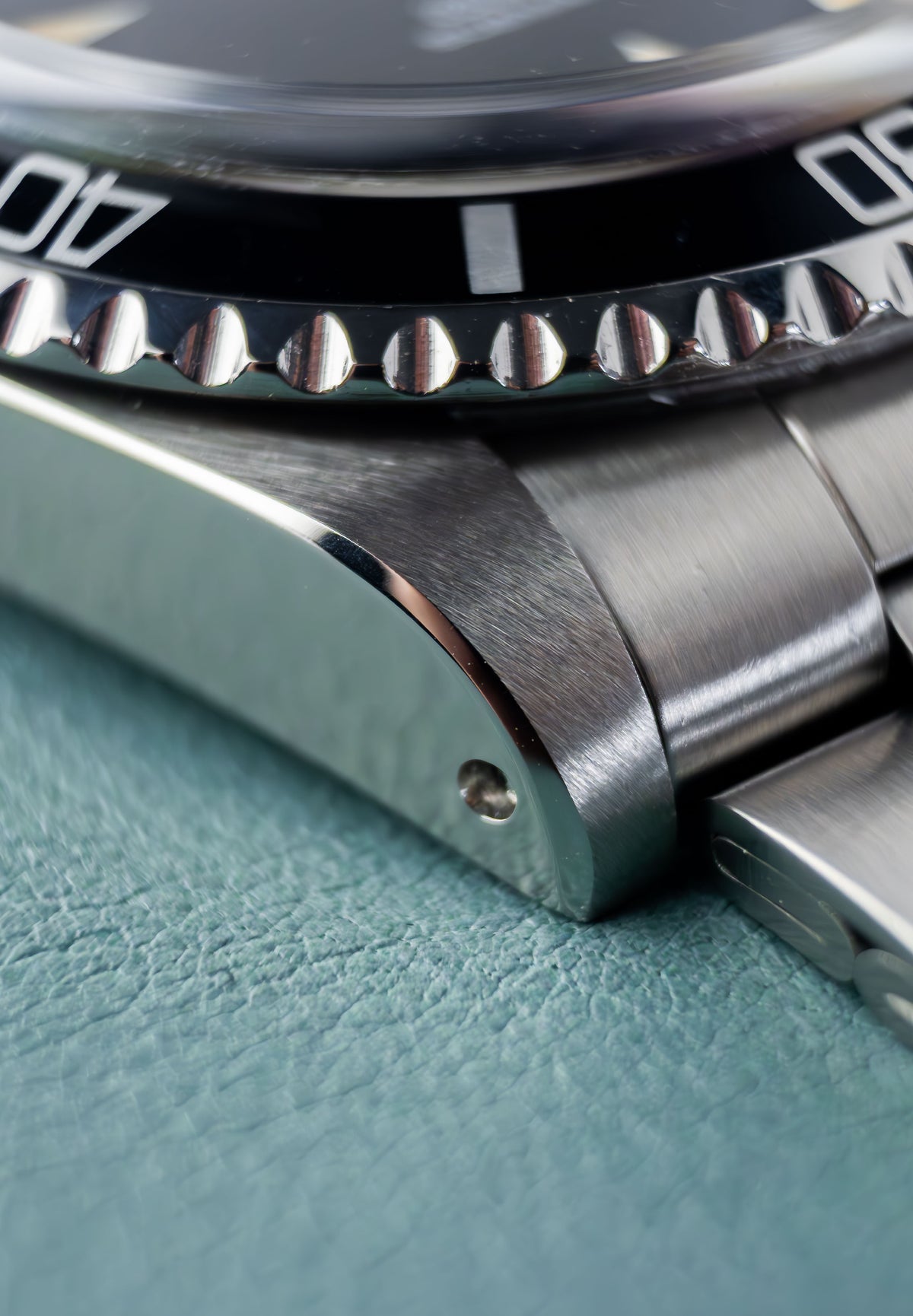 Tudor Submariner 40 Ref.79090 | Oyster Bracelet | 1992 | Black Dial | Patina Hour Marks | Caliber ETA 2824-2