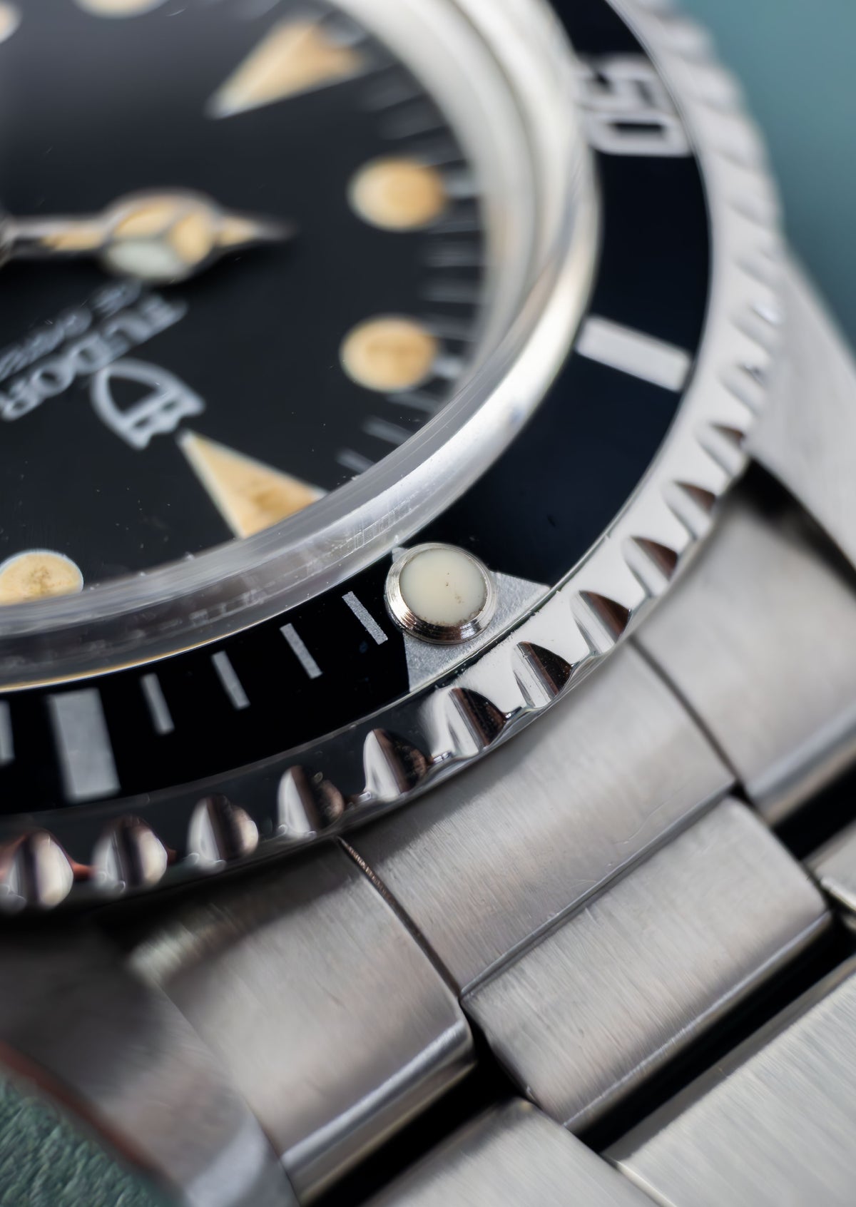 Tudor Submariner 40 Ref.79090 | Oyster Bracelet | 1992 | Black Dial | Patina Hour Marks | Caliber ETA 2824-2